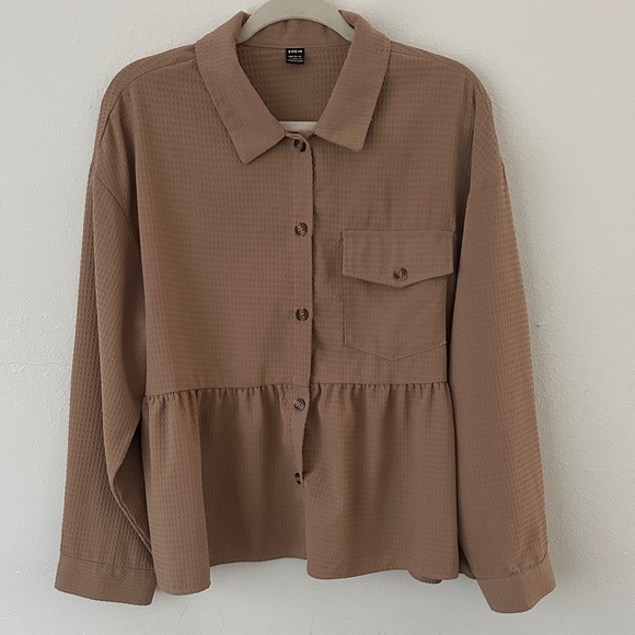 This is a Shein button-front peplum blouse - Picture 6 of 9